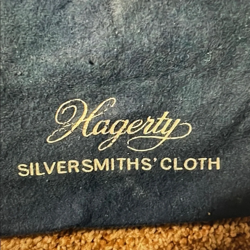 VTG Hagerty Silversmiths Cloth 15” X 15” Zippered Flannel Storage Bag